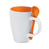 Portselankruusid lusikaga