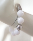 Valge jadeiit terasega